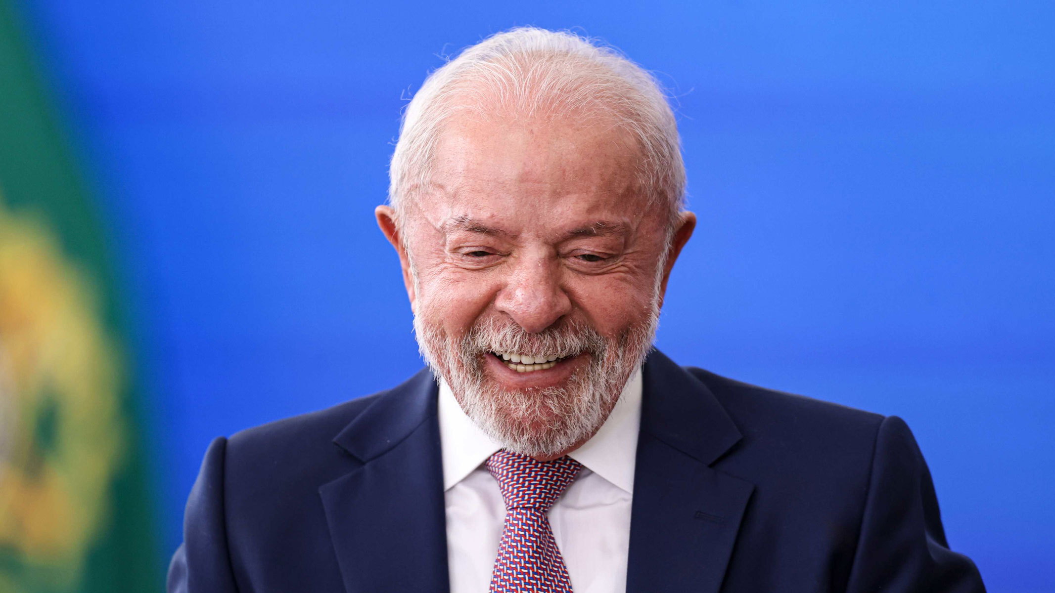Lula assina decreto para bloquear celulares em presídios brasileiros