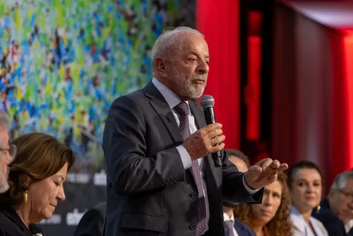 DataTrends: Lula tem 56% e abre 25 pontos sobre Flávio em Alagoas