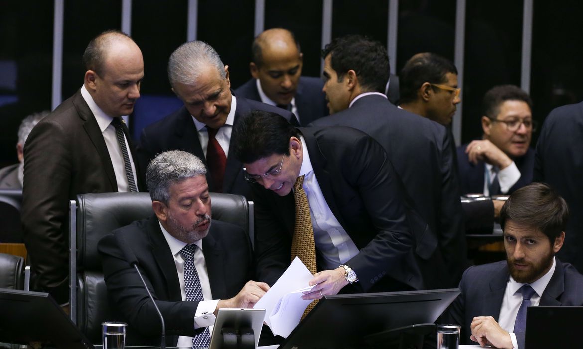 Câmara: deputados aprovam texto-base do novo marco fiscal