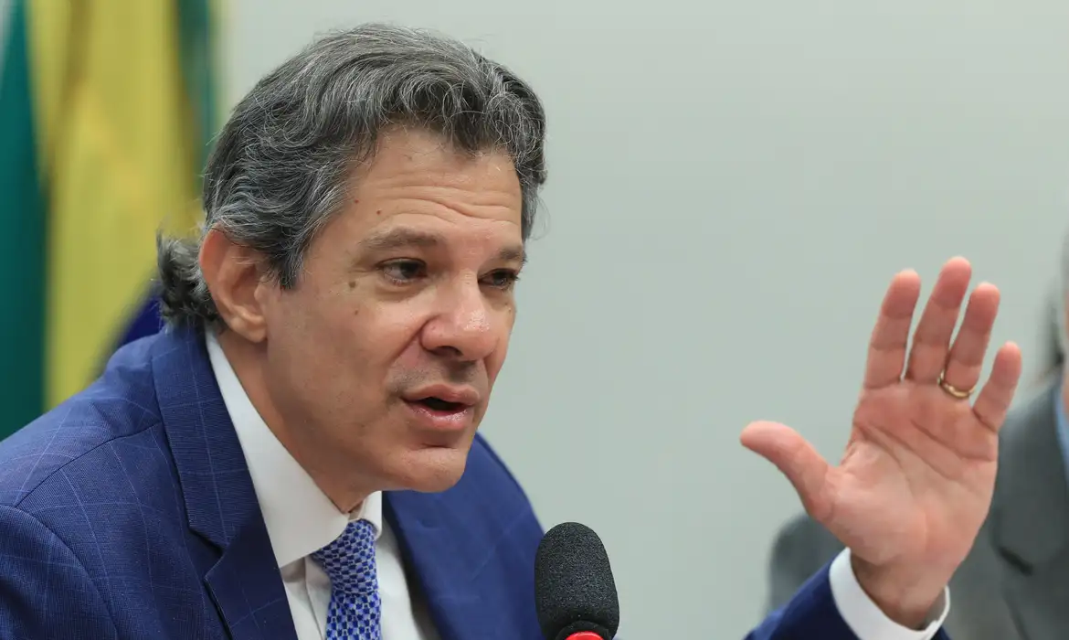 Brasil prepara plano emergencial para enfrentar tarifa dos EUA e cobra diálogo com Casa Branca