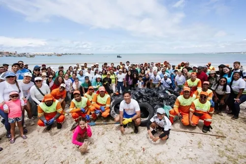 Maceió realiza mutirão de limpeza em praias da capital