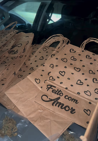 PM prende suspeito que usava sacolas românticas para disfarçar drogas