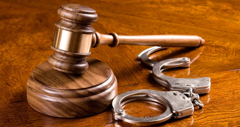 Júri julga madrasta por jogar enteado do quarto andar em Maceió