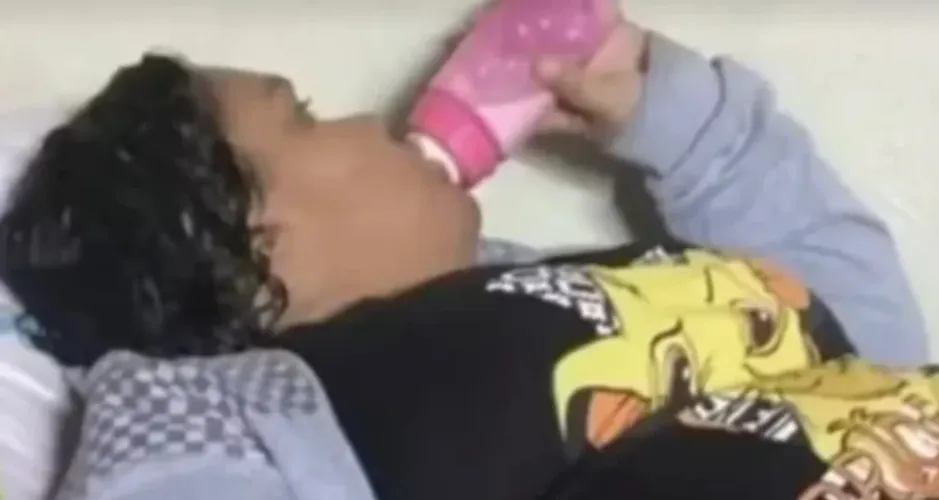 Mãe que acolheu estelionatária desabafa após o golpe: “Fiz mamadeira, dava chupeta”