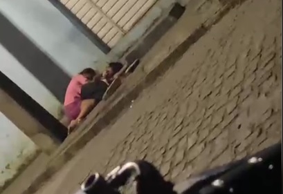 Jovem é executado a tiros no Farol, e vídeo mostra mãe em prantos sobre o corpo do filho