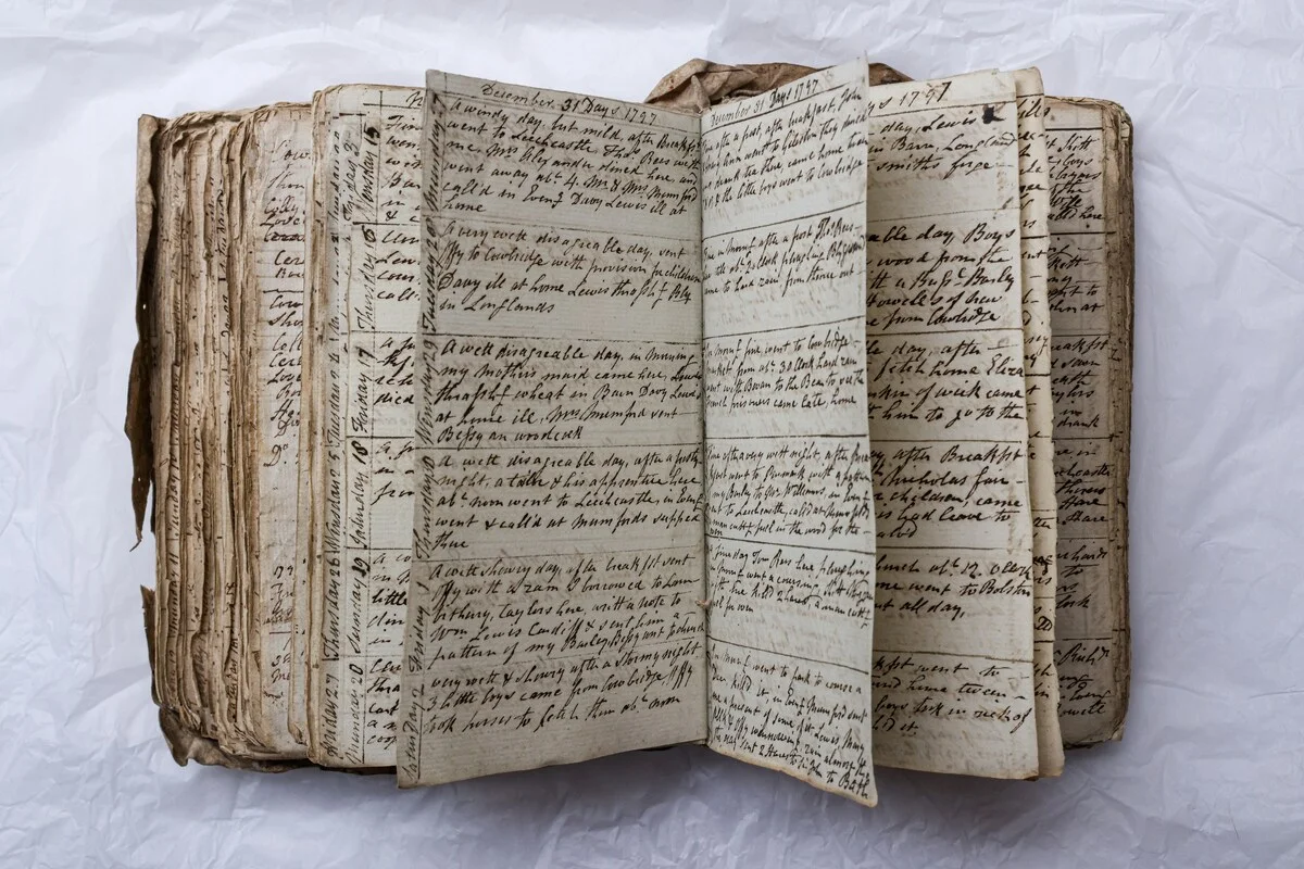 Inteligência artificial tenta decifrar livro misterioso do século 15