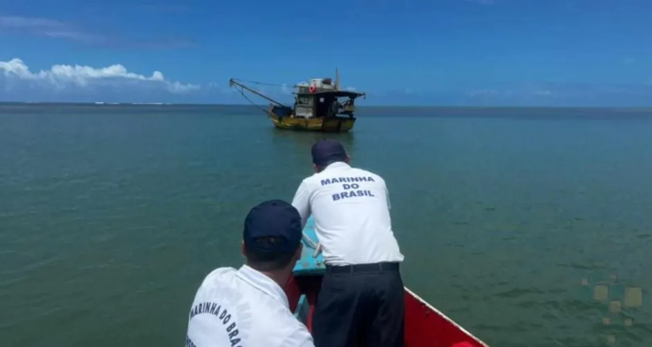 Marinha resgata pescador após pane na foz do Rio São Francisco