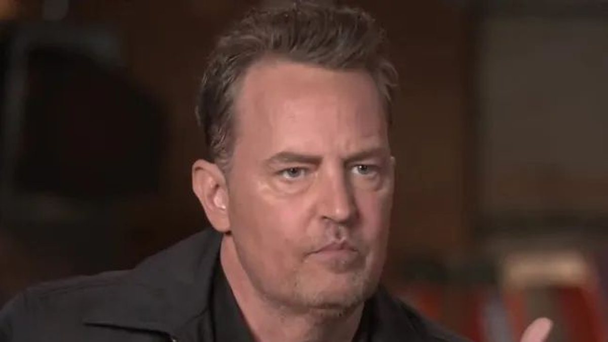 Ex-assistente de Matthew Perry ocultou provas após morte do ator