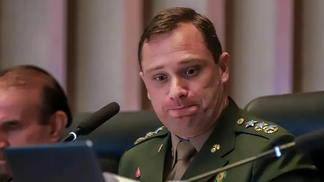 PF convoca Mauro Cid para prestar novo depoimento após prisão de ex-ministro de Bolsonaro