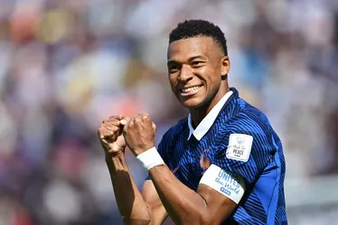 Mbappé deixa Pelé para trás e se aproxima de recorde histórico