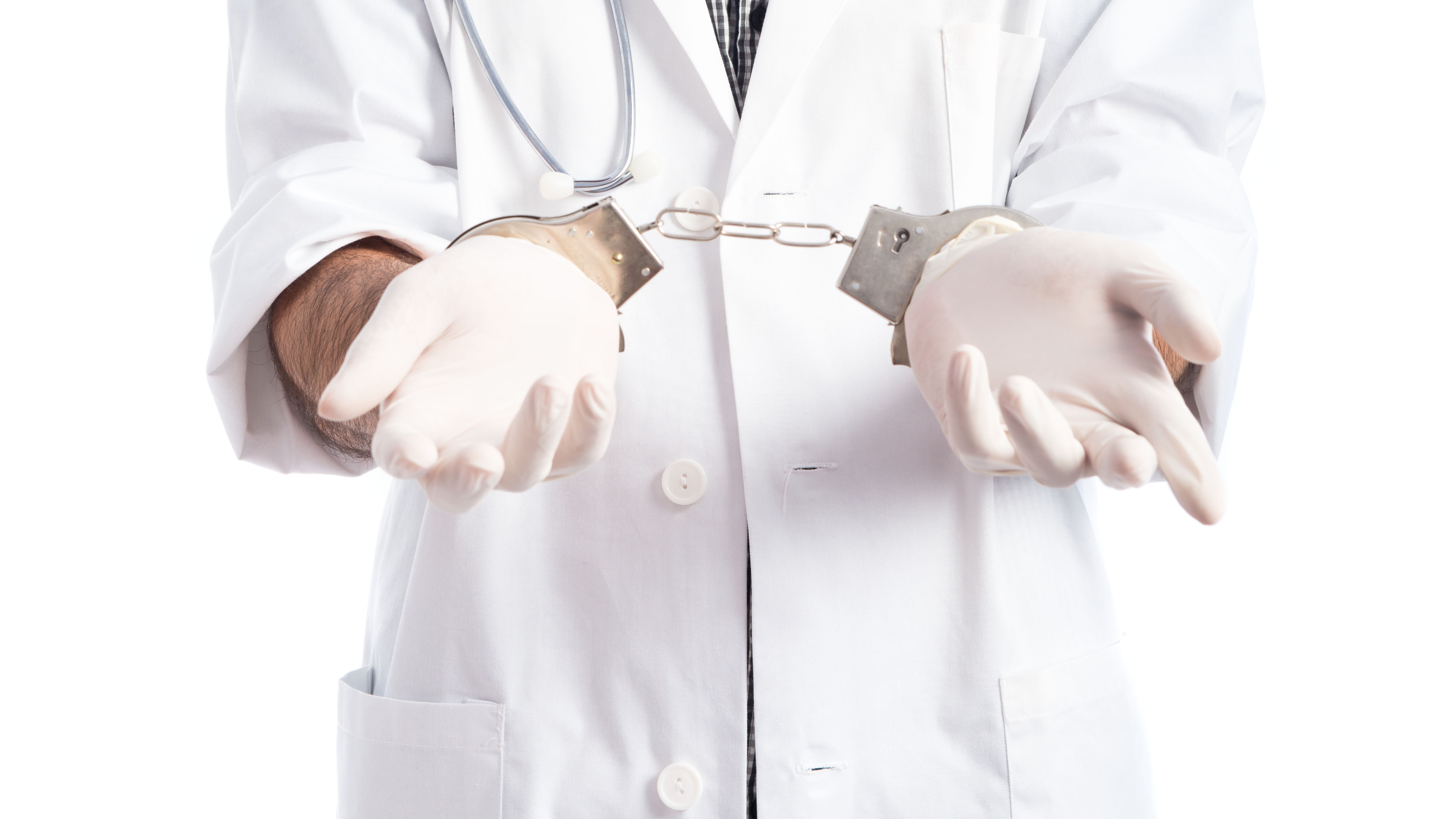 Médico é condenado por abuso sexual contra pacientes em Maceió