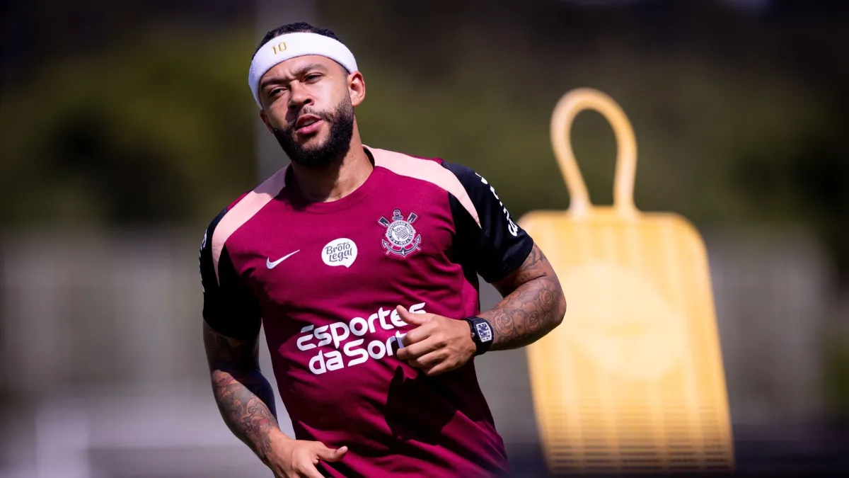 Memphis Depay se reapresenta ao Corinthians e aguarda registro no BID
