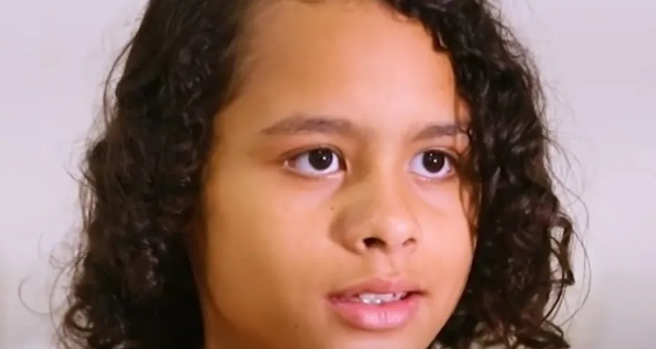 Menina de 9 anos sonha em ser adotada em AL: 'quero uma casa com quarto'