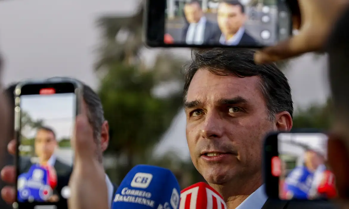 Moraes autoriza visitas dos filhos a Bolsonaro na sede da PF em Brasília