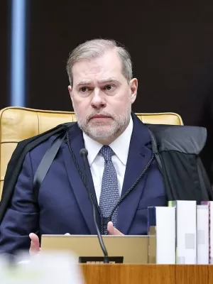 TSE restringe campanha digital de Renan Santos e suspende uso de 16 perfis