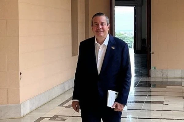 Atrocidade: Ministro de país caribenho é morto a tiros dentro de seu gabinete