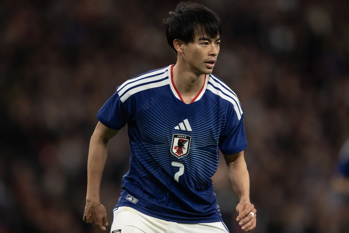 Astro do Japão atropela ciclista após avançar sinal em Tóquio