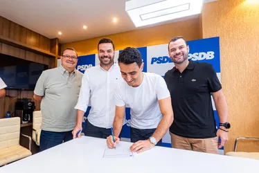 Montagem de chapa: JHC filia 3 vereadores do PL no PSDB