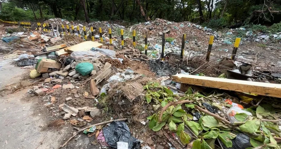 Moradores denunciam descarte irregular de lixo em acesso ao Pontal