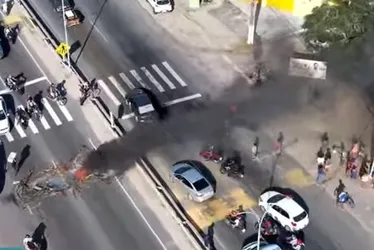Moradores bloqueiam AL-101 Sul em protesto por falta d’água em Marechal Deodoro