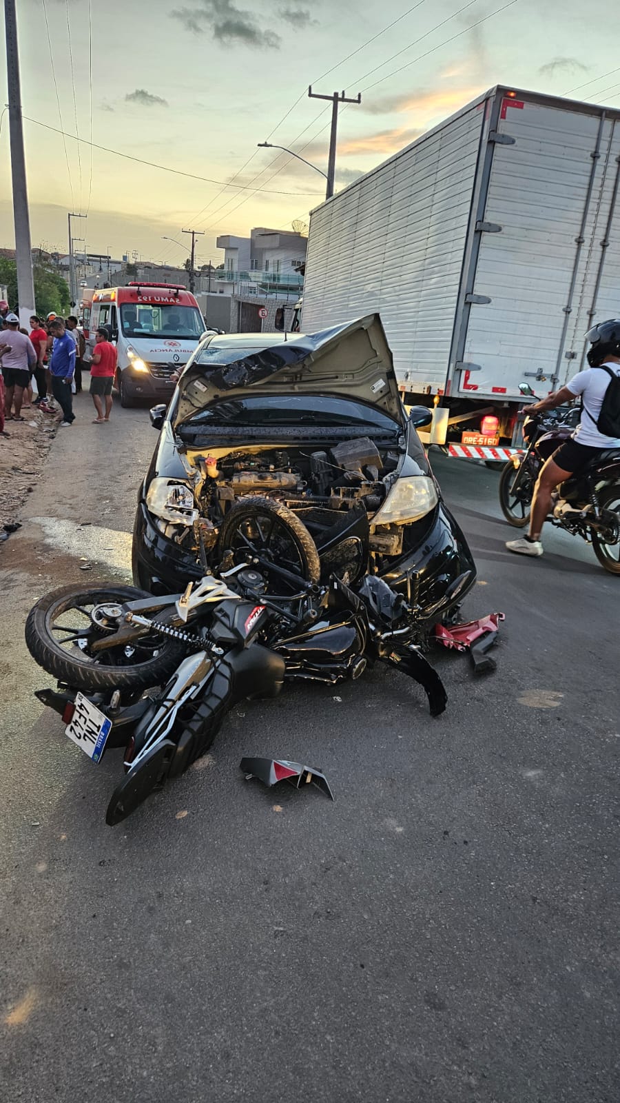 Colisão entre carro e moto deixa dois feridos em Arapiraca