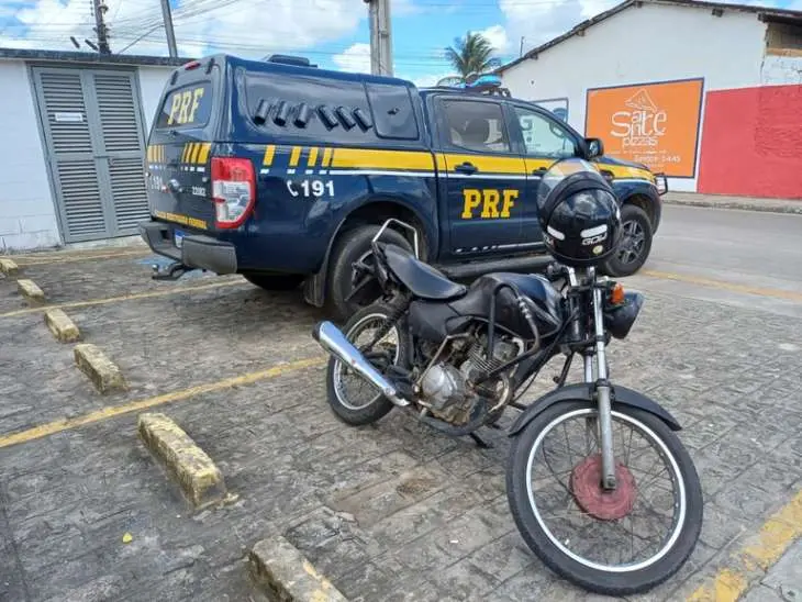 Polícia Rodoviária Federal apreende motocicleta adulterada em rodovia