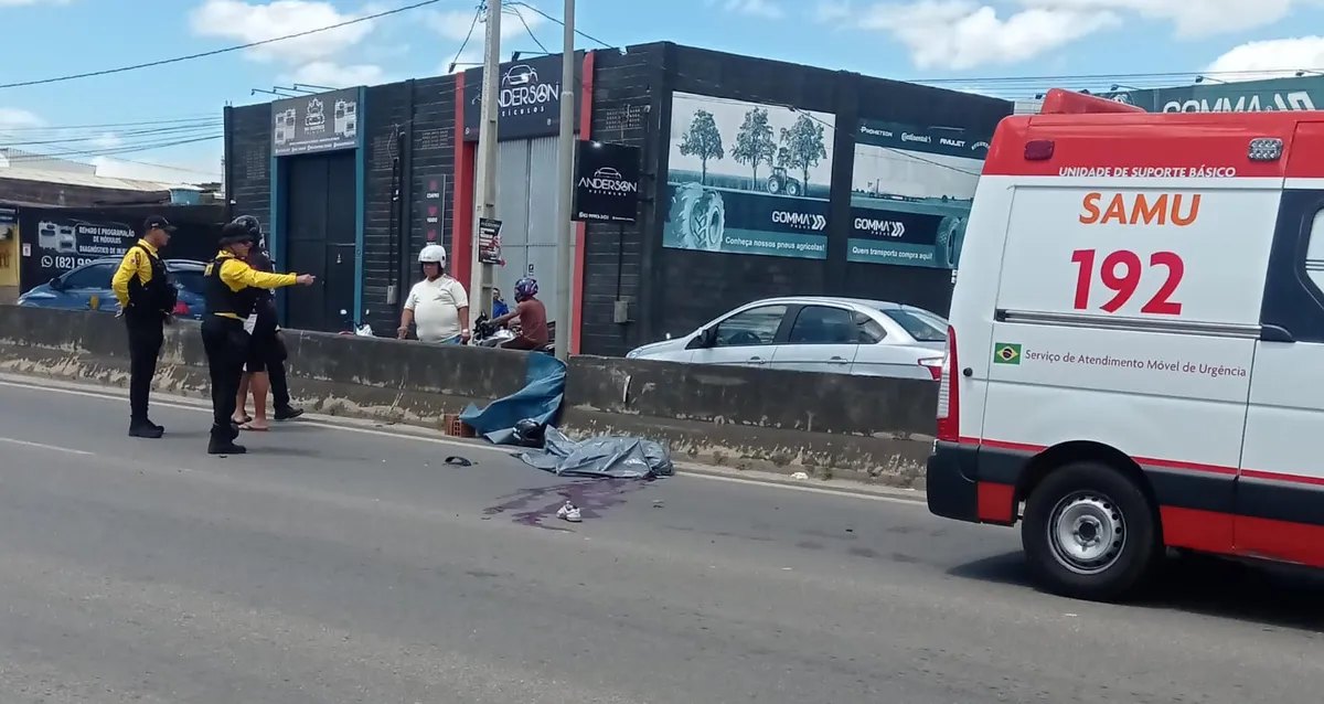 Motociclista é arremessado contra poste e morre na AL-110, em Arapiraca