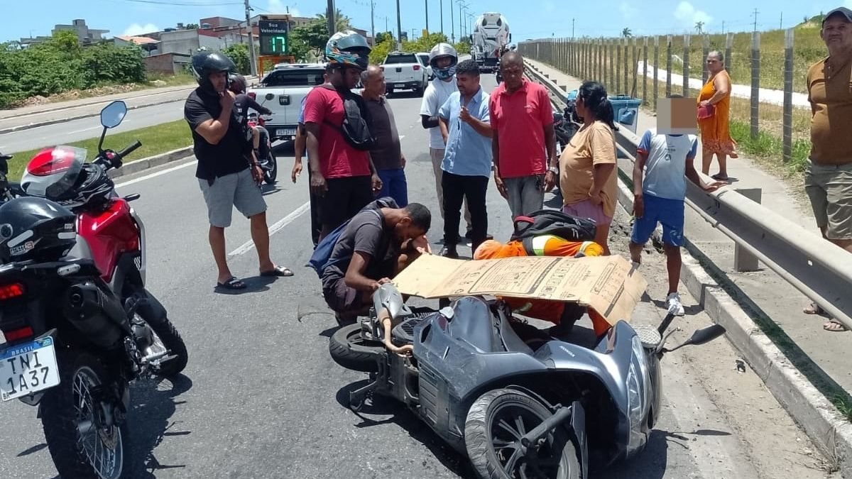 Motociclista morre em colisão com caminhão na Avenida Josefa de Melo, em Maceió