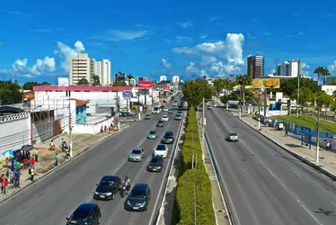 Batida com cinco carros termina em prisão na Fernandes Lima