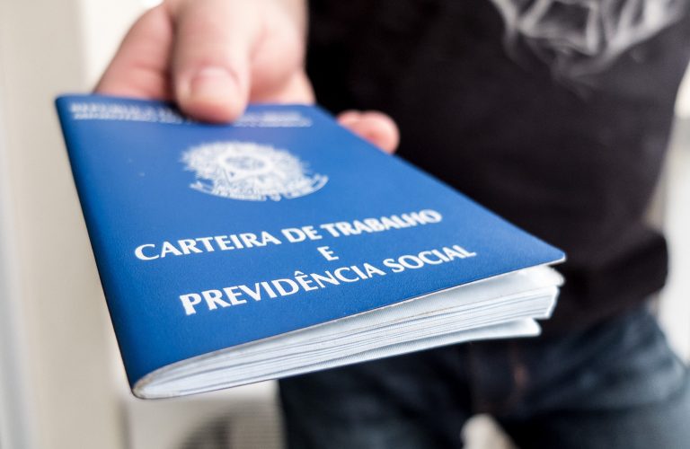 Carteira assinada em alta com 2 mil vagas em Alagoas