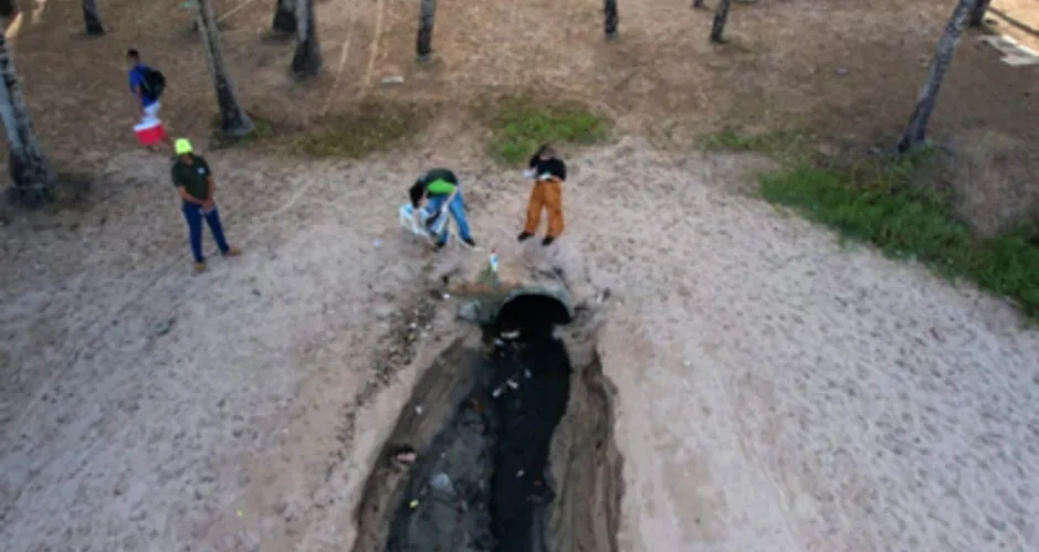MPF investiga despejo irregular de esgoto no mar da Ponta Verde; saiba mais