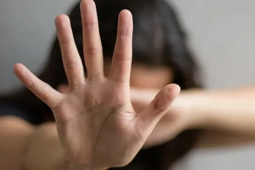 Homem é preso após ameaças contra companheira em Fernão Velho