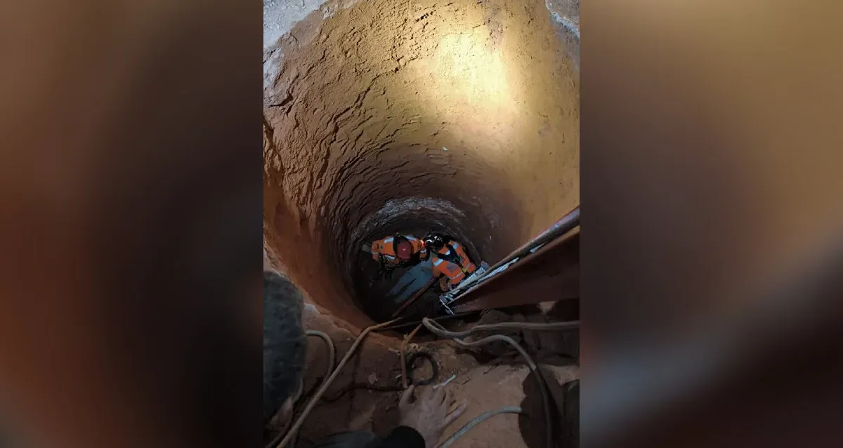 Mulher cai em buraco de oito metros ao sair para banheiro em MG