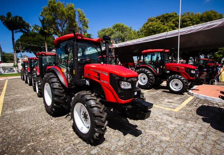 31 novos tratores são entregues à municípios para fortalecer agricultura familiar em AL