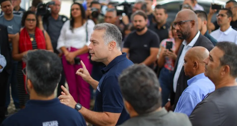 Na “boleia” de caminhão, ministro desbrava o Brasil para conquistar AL