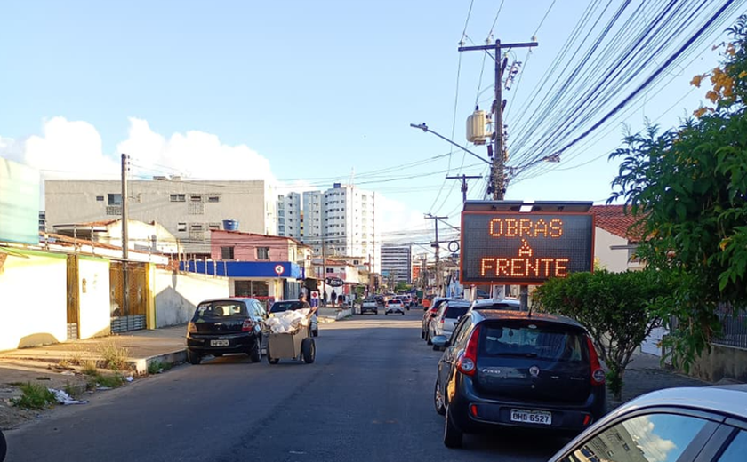 Obra de esgotamento sanitário interdita via na Jatiúca até abril