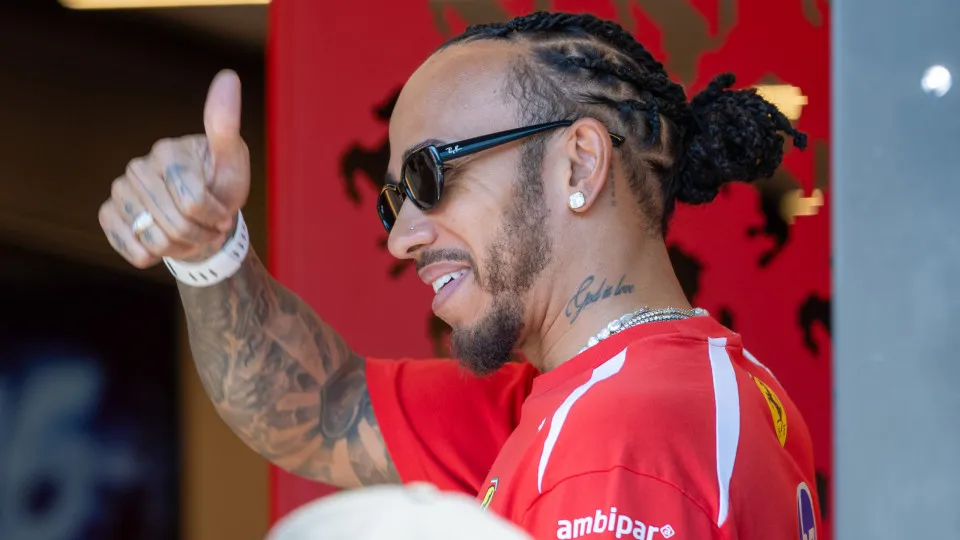 'Como um irmão': Lewis Hamilton se emociona com mensagem de Neymar