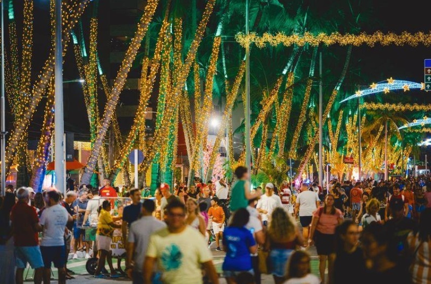 Decoração natalina na orla impulsiona turismo e aquece a economia em Maceió