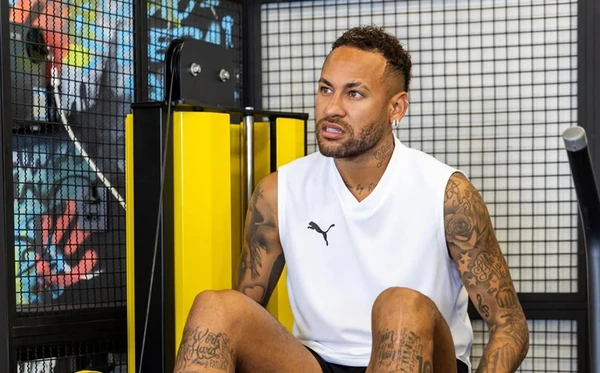 Após rumores de nova traição, Neymar promove culto evangélico: 'Vivemos algo lindo em Jesus'