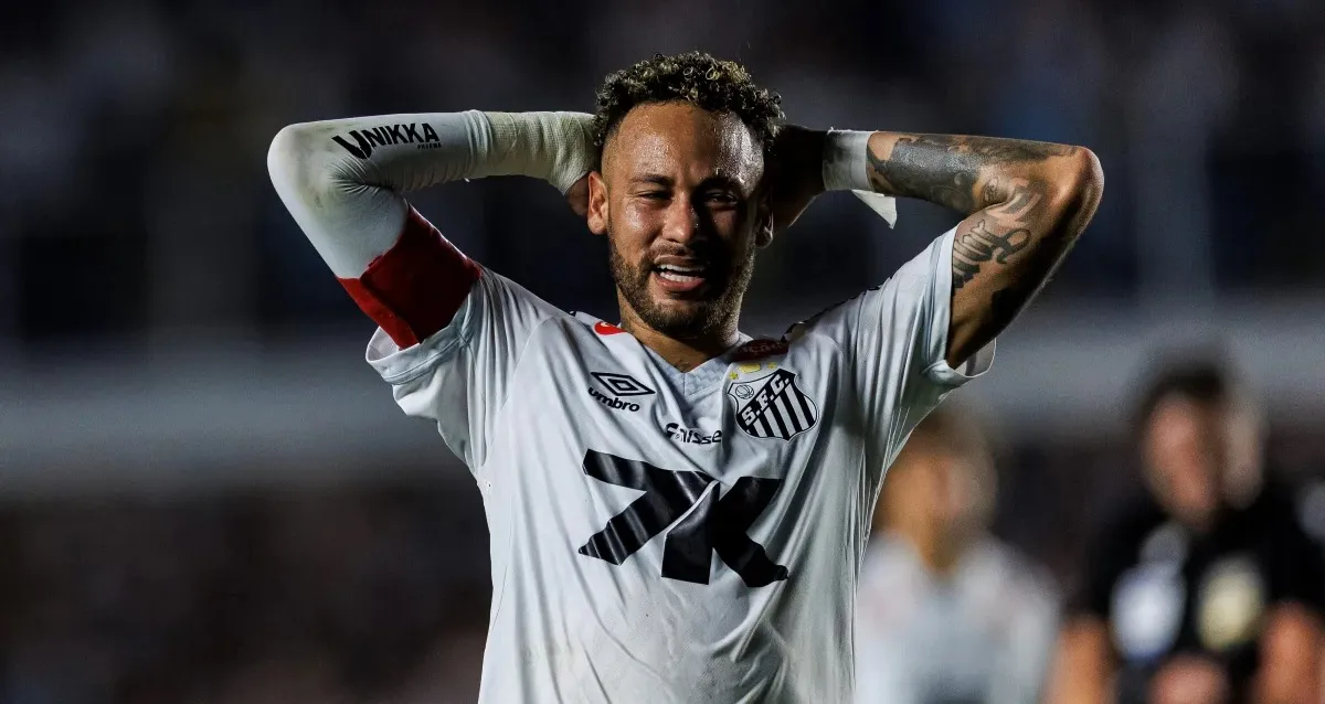 Neymar deixa jogo com dor e detona gramado: 'trabalho de merda'