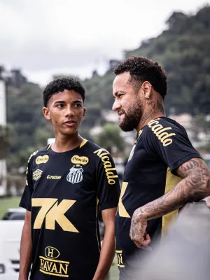 Na prisão, Robinho fica revoltado após suposta agressão de Neymar a seu filho