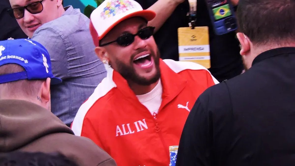 Neymar é flagrado em torneio de pôquer durante jogo do Santos na Sul-Americana