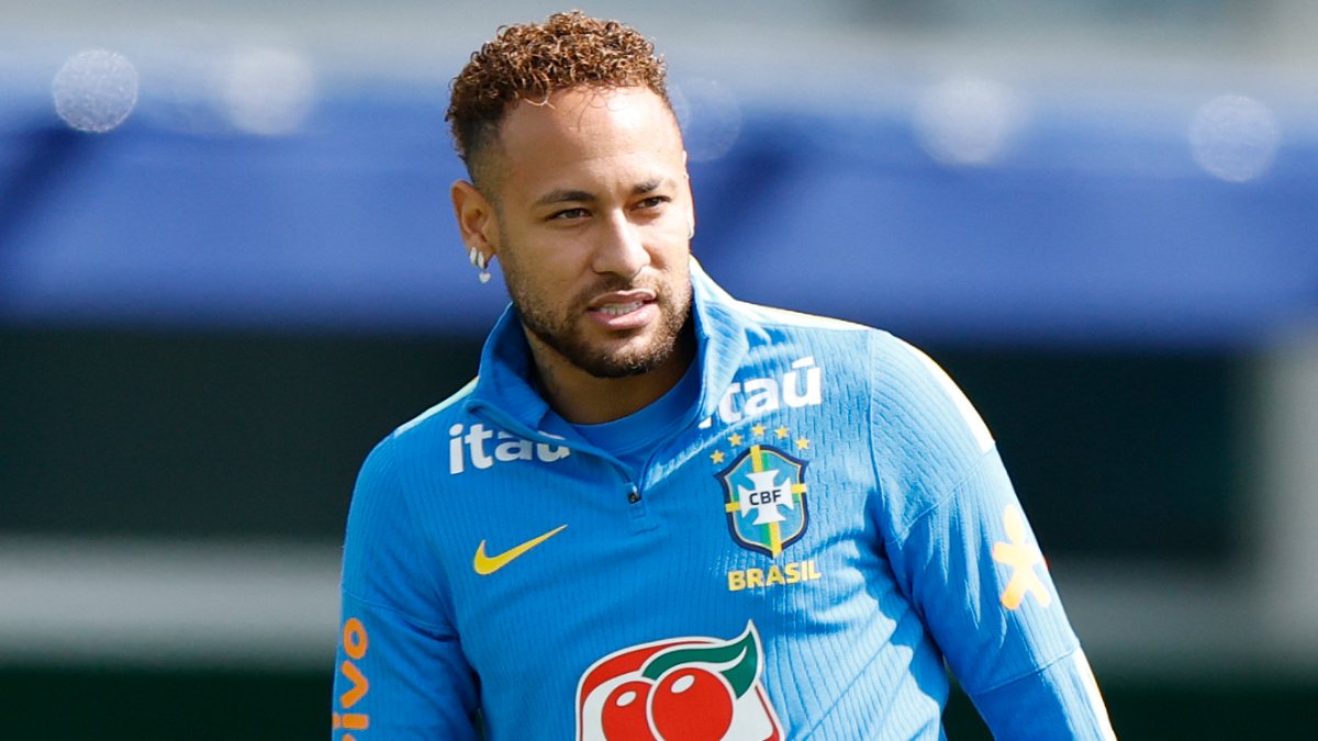 Neymar faz exame decisivo nesta segunda para saber se enfrenta o Marrocos na estreia da Copa