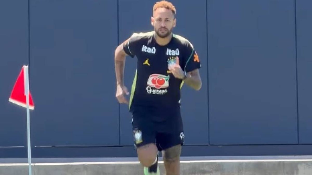 Neymar aparece em treino nos EUA após exames durante recuperação