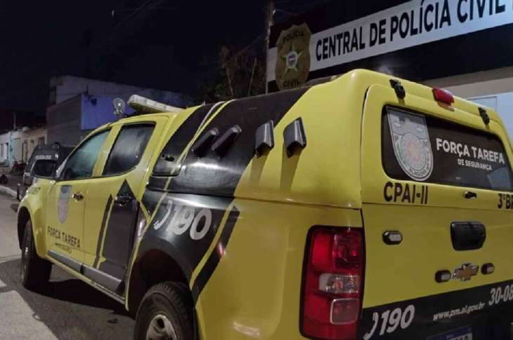 Casal é preso após crianças serem encontradas sozinhas em casa em Alagoas