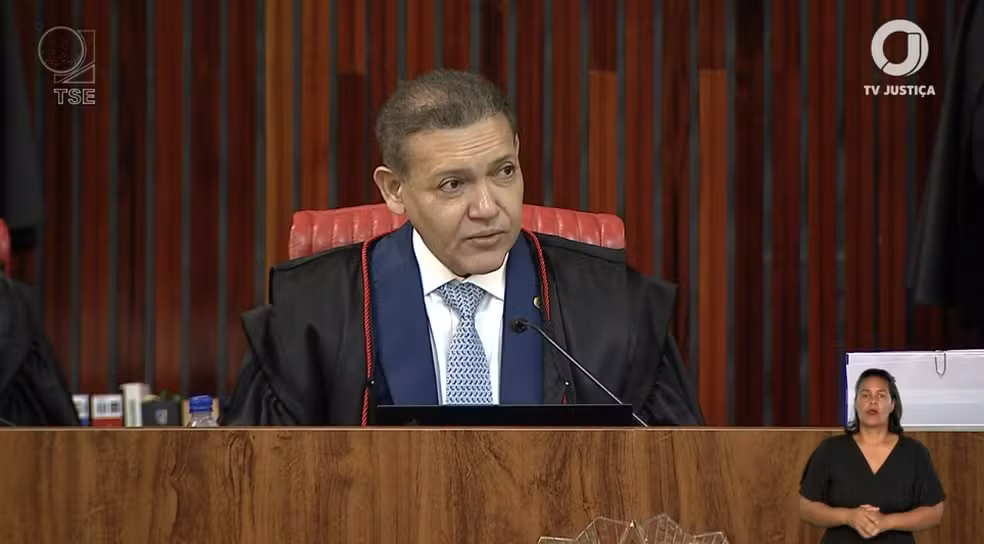 Corregedor libera canal de Janones e cassa ordem de Nunes Marques