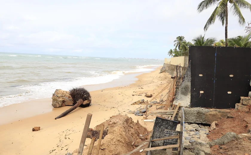 Corpo de homem é encontrado por pescadores na praia de Riacho Doce