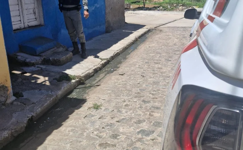 Sobrinho é preso após invadir casa e agredir tia no Feitosa