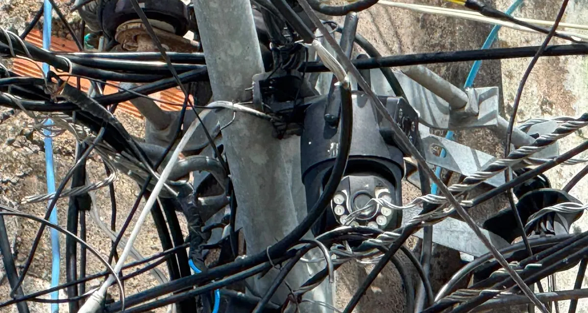 Operação remove câmeras ilegais de postes e apreende equipamentos em Maceió
