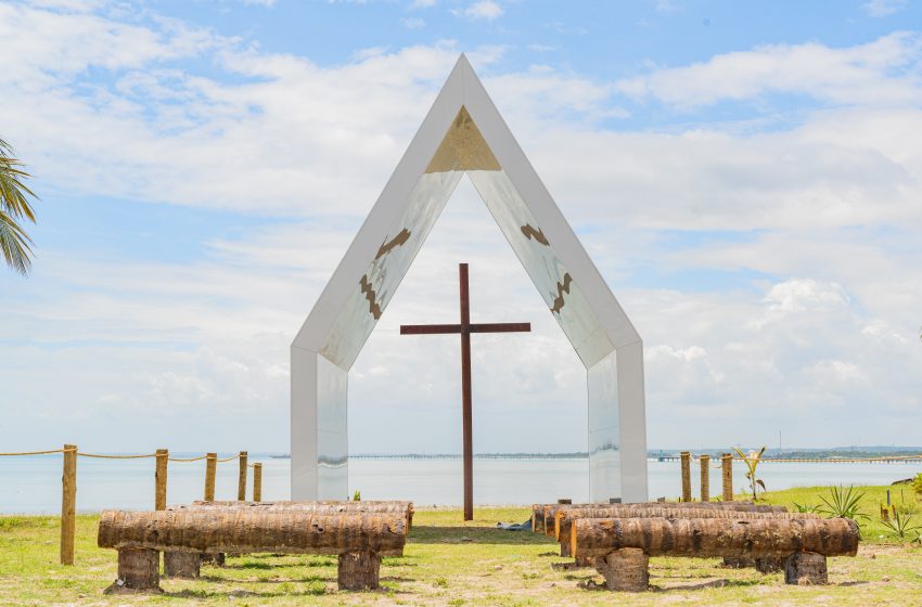 Quer casar na praia? Saiba como pedir autorização para eventos na Capelinha de Jaraguá